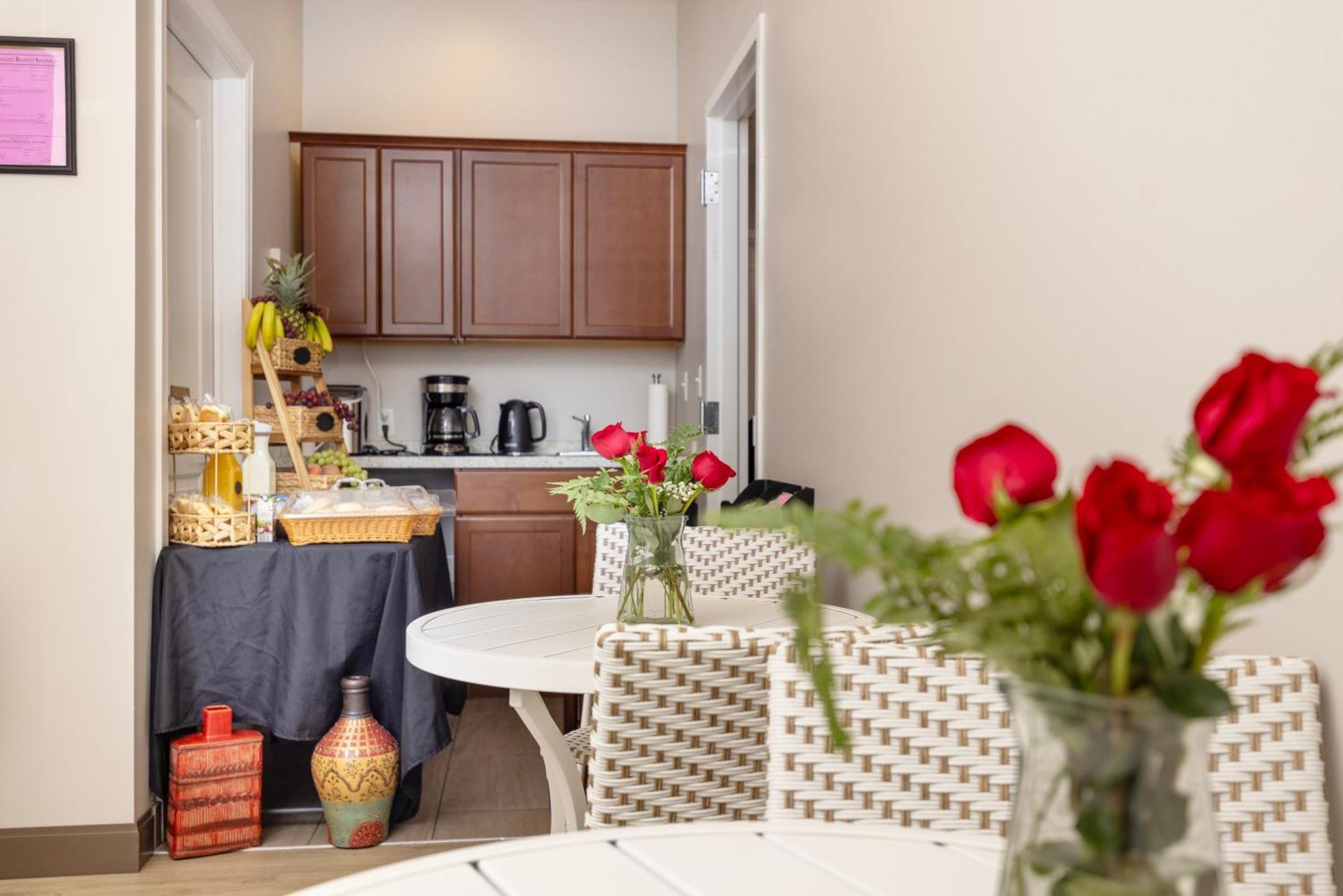 Brinton Suites Уест Честър Екстериор снимка